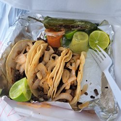 Taqueria El Eden - Steak tacos on .