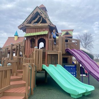 Malone Park - Parks Near Me - New Berlin, Wisconsin