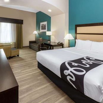 La Quinta by Wyndham Durant - Guest room - Hotels Near Me - Durant, Oklahoma