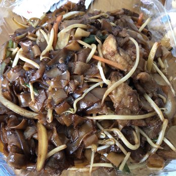 Flower Lounge - House Special Chow Fun - Cantonese Near Me - Oakland, California Flower Lounge - House Special Chow Fun - Cantonese Near Me - Oakland, California