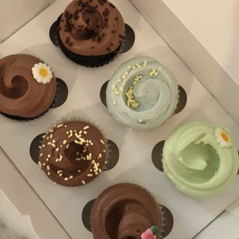 Magnolia Bakery - Cupcakes - Bakeries Near Me - Chicago, Illinois