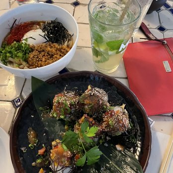 Genius Lounge - Pico De Ahi roll (not a fan) - Japanese Near Me - Honolulu, Hawaii