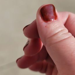 Uneven polish and polish on the finger after I asked the tech to clean it off. Uneven polish and polish on the finger after I asked the tech to clean it off.