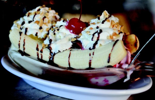 Clinton's Soda Fountain by null