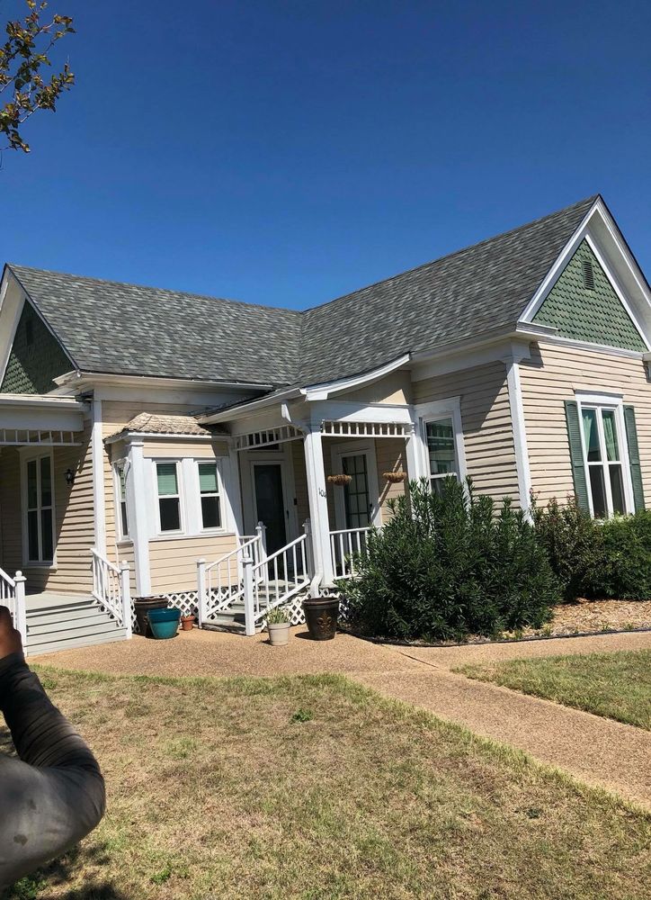 Slide of Castillo Roofing Solutions