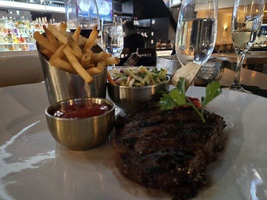 Clintons Bar & Grille by null