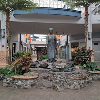 Queen Ka'ahumanu Center - The Queen - Shopping Centers Near Me - Kahului, Hawaii