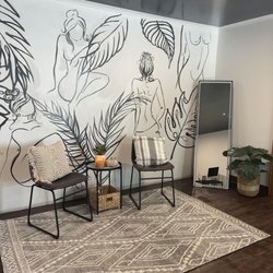 Sandra Ray Beauty - Waiting area.