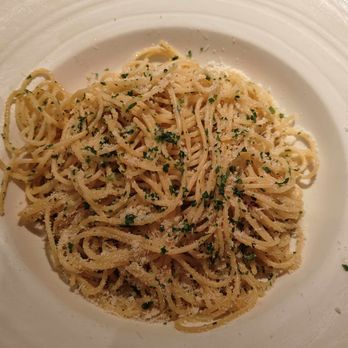Ciccio Cafe - Spaghettini aglio e olio - Italian Near Me - Quebec City, Quebec Ciccio Cafe - Spaghettini aglio e olio - Italian Near Me - Quebec City, Quebec