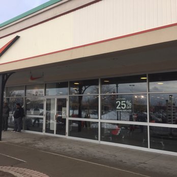 nike waterloo premium outlets