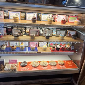 Molly's Cupcakes - Cupcake display - Desserts Near Me - Chicago, Illinois Molly's Cupcakes - Cupcake display - Desserts Near Me - Chicago, Illinois