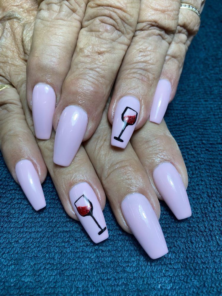 Brandi’s Nail Creations Logo