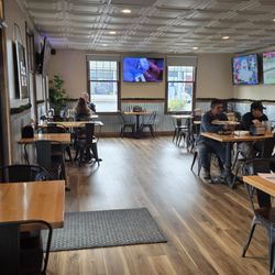 Sierra Taphouse And Pizza - 09 - Interior