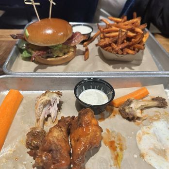 Lucky Luke Brewpub - Wings were good the rest of the food was cold - Breweries Near Me - Lancaster, California Lucky Luke Brewpub - Wings were good the rest of the food was cold - Breweries Near Me - Lancaster, California