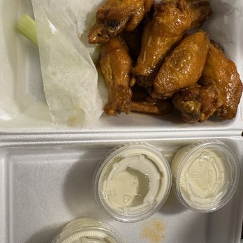 Mama's Crawfish N Wings - Seafood Near Me - Suwanee, Georgia