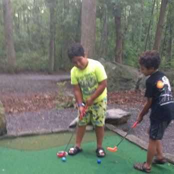Yogi Bear's Jellystone Park - Golfing! - RV Parks Near Me - Williamsport, Maryland