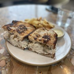 Pasque - Chicken salad sandwich
