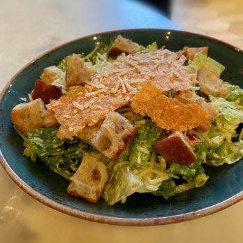Wellington's - The Caesar Salad failed to conquer - Bars Near Me - Albany, New York