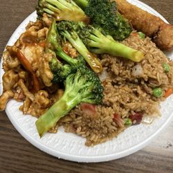 Great Wall - Chicken and broccoli combo.