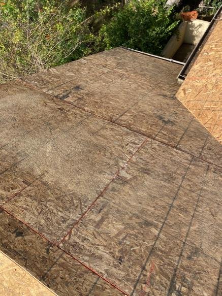 Slide of Expert Roofing Contractors