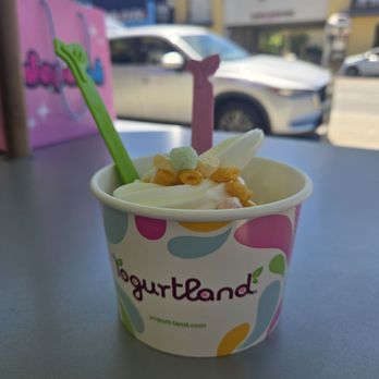 Yogurtland - Plain tart with mochi and Cap'n Crunch - Ice Cream & Frozen Yogurt Near Me - Anaheim, California