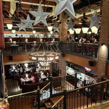 Mike's American - Indoor - American Near Me - Springfield, Virginia