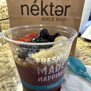Nekter Juice Bar - Verry berry acai bowl - 10/10 - Cafes Near Me - Los Angeles, California Nekter Juice Bar - Verry berry acai bowl - 10/10 - Cafes Near Me - Los Angeles, California