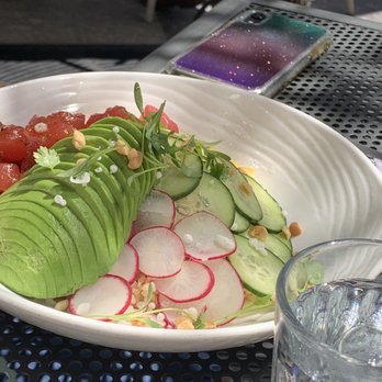 Earls Kitchen + Bar - Cocktail Bars Near Me - Plano, Texas
