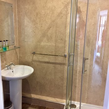 St Aubyns - En-suite bathroom - Guest Houses Near Me - Burnham On Sea, SOM