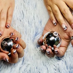 Modern Nails - Twin Ying yang style design