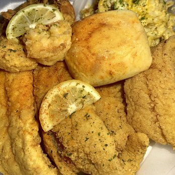 CHELLE'S SOULFOOD - D'Lux Seafood Platter - Soul Food Near Me - Pensacola, Florida CHELLE'S SOULFOOD - D'Lux Seafood Platter - Soul Food Near Me - Pensacola, Florida