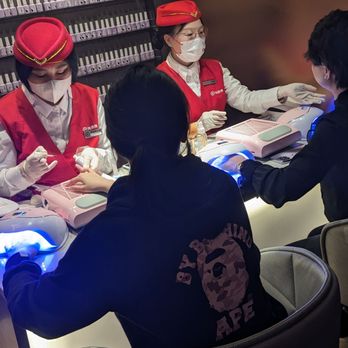 海底撈火鍋 - Get your nails done while you wait for your table - Hot Pot Near Me - Hong Kong, HK