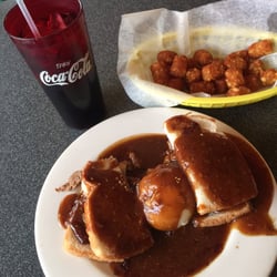 Daryl's Dine-In - Beef Manhattan, large tots & a diet coke, of course!