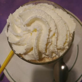 La Trufa - Café con mucho baileys, helado de vainills y nata - Italian Near Me - Zaragoza, Z La Trufa - Café con mucho baileys, helado de vainills y nata - Italian Near Me - Zaragoza, Z