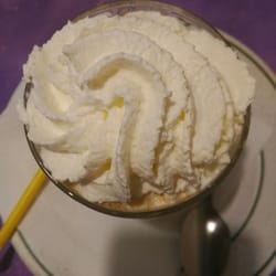 La Trufa - Café con mucho baileys, helado de vainills y nata