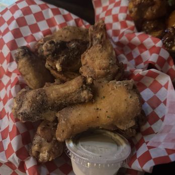 600 Degrees - Dry Rub Ranch Wings (10) - Bars Near Me - Round Rock, Texas