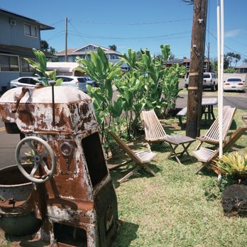 North Shore Bowls - Fun outdoor seating - Acai Bowls Near Me - Kilauea, Hawaii