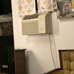 The Motor Lodge - Air conditioner