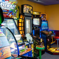 My Buddies Pizza - Arcade room