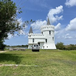 Vucinovich's Restaurant - Tiny Castle at Irish Bayou