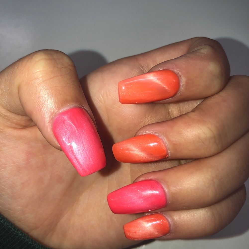 This are my cat eye nails. I love them.