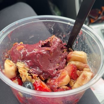 V Cafe - Açaí Bowl, 16oz - Coffee & Tea Near Me - Long Beach, California