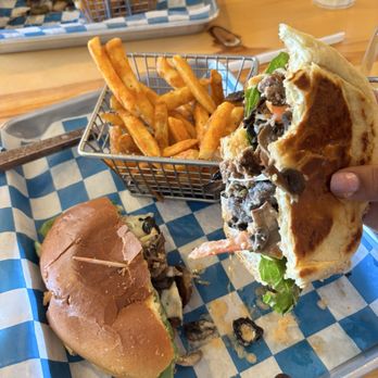 Farm Table - Mushroom burger - Breakfast & Brunch Near Me - Van Nuys, California Farm Table - Mushroom burger - Breakfast & Brunch Near Me - Van Nuys, California