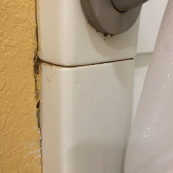 Econo Lodge - Bathroom - Hotels Near Me - Ripley, West Virginia Econo Lodge - Bathroom - Hotels Near Me - Ripley, West Virginia
