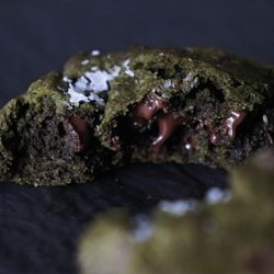 Bit Bakery - Matcha chocolate cookie cross-section