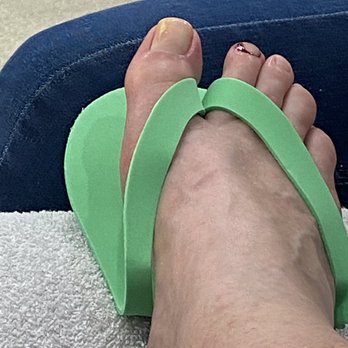Hennah International Salon - Ouch!!! Took forever to quit bleeding!! - Hair Salons Near Me - Miami Beach, Florida