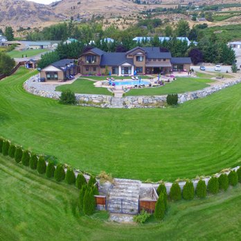 Lake's Edge Tuscan Lodge - Drone photo of Lake's Edge Tuscan lodge, Chelan Valley. - Bed & Breakfast Near Me - Manson, Washington Lake's Edge Tuscan Lodge - Drone photo of Lake's Edge Tuscan lodge, Chelan Valley. - Bed & Breakfast Near Me - Manson, Washington