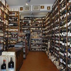 Enoteca Castiglionese - http://www.enotecacastiglionese.it/italiano/default.htm