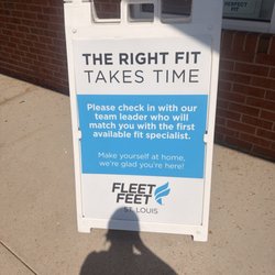 Fleet Feet - Right Fit sign