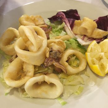 Da Gino - Fried calamari- lightly fried and enormous portions. Delicious and fresh. - Italian Near Me - Varano Borghi, Virginia
